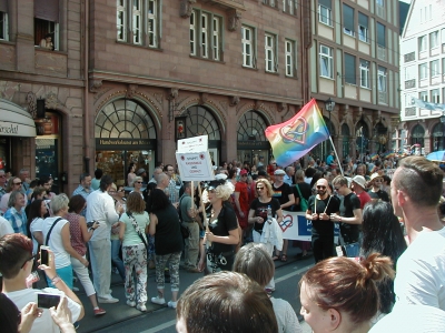 Publikum und Teilnehmer
Keywords: Christopher Street Day CSD Frankfurt DiversitÃ¤t Publikum und Teilnehmer