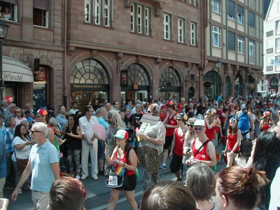 Publikum und Teilnehmer
Keywords: Christopher Street Day CSD Frankfurt DiversitÃ¤t Publikum Teilnehmer