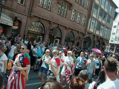 Publikum und Teilnehmer
Keywords: Christopher Street Day CSD Frankfurt DiversitÃ¤t Publikum Teilnehmer