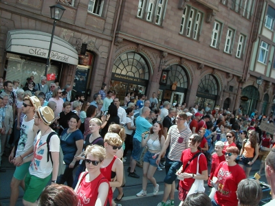 Publikum und Teilnehmer
Keywords: Christopher Street Day CSD Frankfurt DiversitÃ¤t Publikum Teilnehmer