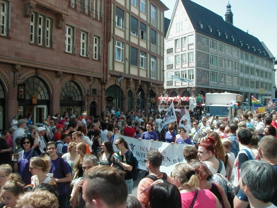 Publikum und Teilnehmer
Keywords: Christopher Street Day CSD Frankfurt DiversitÃ¤t Publikum Teilnehmer