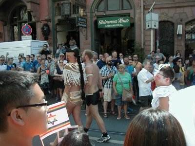 Publikum und Teilnehmer
Keywords: Christopher Street Day CSD Frankfurt DiversitÃ¤t Publikum Teilnehmer