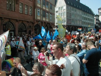 Publikum und Teilnehmer
Keywords: Christopher Street Day CSD Frankfurt DiversitÃ¤t Publikum Teilnehmer