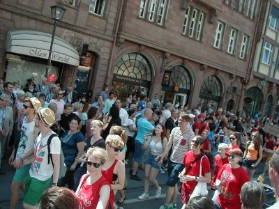 Publikum und Teilnehmer
Keywords: Christopher Street Day CSD Frankfurt DiversitÃ¤t Publikum Teilnehmer