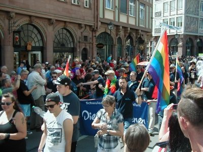 Publikum und Teilnehmer
Keywords: Christopher Street Day CSD Frankfurt DiversitÃ¤t Publikum Teilnehmer