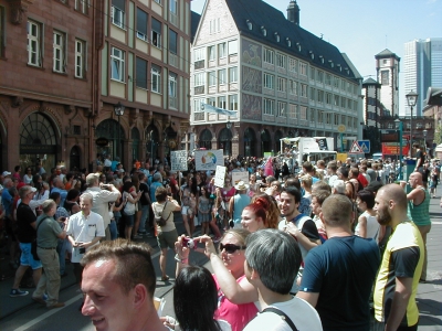 Publikum und Teilnehmer
Keywords: Christopher Street Day CSD Frankfurt DiversitÃ¤t Publikum Teilnehmer