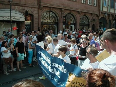 SommerschwÃ¼le Mainz 2015
Keywords: Christopher Street Day CSD Frankfurt DiversitÃ¤t SommerschwÃ¼le Mainz 2015