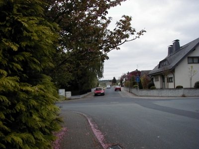 Kreuzung TulpenstraÃŸe - WiesenstraÃŸe
Keywords: Dietzenbach Rundgang Spaziergang FrÃ¼hling Kreuzung TulpenstraÃŸe WiesenstraÃŸe