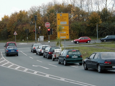 GÃ¶tzenhainer StraÃŸe - Kreisquerverbindung
Keywords: Dietzenbach Rundgang Spaziergang Herbst GÃ¶tzenhainer StraÃŸe Kreisquerverbindung