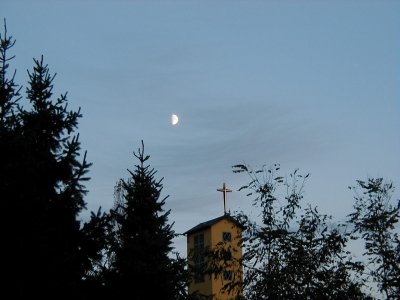 Mond Ã¼ber der St. Martin Kirche
Keywords: Dietzenbach Rundgang Spaziergang Herbst Mond Martin Kirche