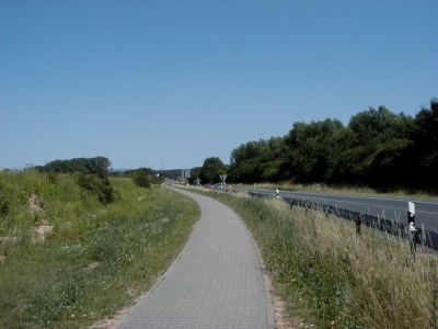 Kreisquerverbindung
Keywords: Dietzenbach Rundgang Spaziergang Sommer Kreisquerverbindung