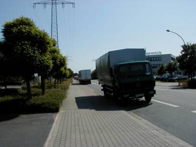 Gottlieb-Daimler-StraÃŸe
Keywords: Dietzenbach Rundgang Spaziergang Sommer Gottlieb Daimler StraÃŸe