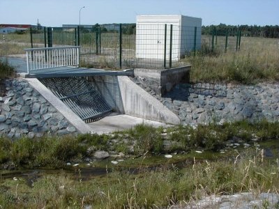 Gottlieb-Daimler-StraÃŸe - RegenrÃ¼ckhaltebecken
Keywords: Dietzenbach Rundgang Spaziergang Sommer Gottlieb Daimler StraÃŸe RegenrÃ¼ckhaltebecken