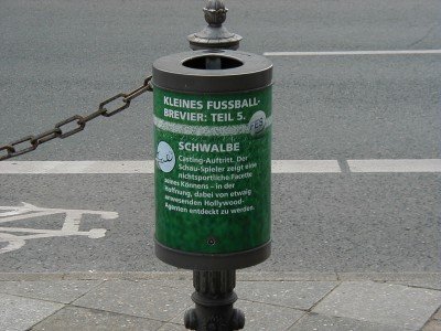 Schwalbe
Keywords: Frankfurt Main Fussballweltmaisterschaft FuÃŸballweltmeisterschaft MÃ¼lltonne MÃ¼lltonnen Papierkorb PabierkÃ¶rbe FES Frankfurter Entsorgungs Service WM Fussball FuÃŸball Fussballspiel FuÃŸballspiel Regel Regeln Schwalbe
