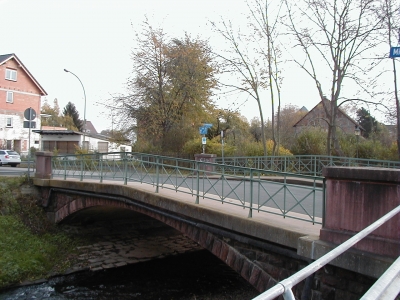 Keywords: Kassel Bettenhausen StraÃŸen HÃ¤user WohnhÃ¤user StraÃŸe Haus Wohnhaus Wohnung WohnstraÃŸe Quartier Viertel Stadtteil Bebauung Bau Bauten Ensemble MiramstraÃŸe LossebrÃ¼cke BrÃ¼cke Losse