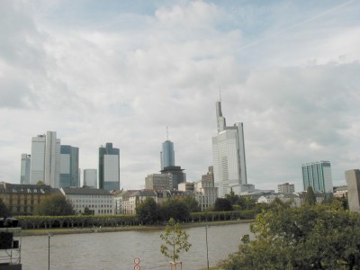 Untermainkai
Keywords: Frankfurt Main Fussballweltmaisterschaft FuÃŸballweltmeisterschaft WM SkyArena Tag tagsÃ¼ber Untermainkai Hochhaus HochhÃ¤user