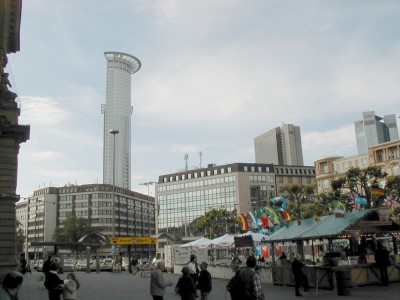 Hauptbahnhofsvorplatz
DZ Bank, FBC, Deka
Keywords: Frankfurt Main Fussballweltmaisterschaft FuÃŸballweltmeisterschaft WM SkyArena Tag tagsÃ¼ber DZ Bank FBC Deka Hauptbahnhofsvorplatz Hochhaus HochhÃ¤user