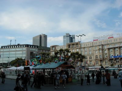 Hauptbahnhofsvorplatz
FBC, Deka
Keywords: Frankfurt Main Fussballweltmaisterschaft FuÃŸballweltmeisterschaft WM SkyArena Tag tagsÃ¼ber FBC Deka Hauptbahnhofsvorplatz Hochhaus HochhÃ¤user