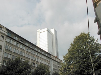 KaiserstraÃŸe
Dresdner Bank / Silvertower
Keywords: Frankfurt Main Fussballweltmaisterschaft FuÃŸballweltmeisterschaft WM SkyArena Tag tagsÃ¼ber Dresdner Bank Silvertower KaiserstraÃŸe Hochhaus HochhÃ¤user