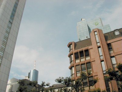 JÃ¼rgen-Ponto-Platz
Dresdner Bank / Silvertower, Maintower, Gallileo
Keywords: Frankfurt Main Fussballweltmaisterschaft FuÃŸballweltmeisterschaft WM SkyArena Tag tagsÃ¼ber Dresdner Bank Silvertower Maintower Gallileo JÃ¼rgen Ponto Platz Hochhaus HochhÃ¤user