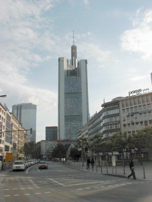 RoÃŸmarkt
Commerzbank
Keywords: Frankfurt Main Fussballweltmaisterschaft FuÃŸballweltmeisterschaft WM SkyArena Tag tagsÃ¼ber Commerzbank RoÃŸmarkt Hochhaus HochhÃ¤user