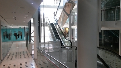 Zeilgalerie Innenansichten 2016
Keywords: Frankfurt Zeilgalerie Abriss Einkaufszentrum JÃ¼rgen Schneider Zeil Innenstadt Einkaufsmeile Konsum Verschwendung RÃ¼ckbau