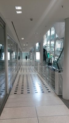 Zeilgalerie Innenansichten 2016
Keywords: Frankfurt Zeilgalerie Abriss Einkaufszentrum JÃ¼rgen Schneider Zeil Innenstadt Einkaufsmeile Konsum Verschwendung RÃ¼ckbau