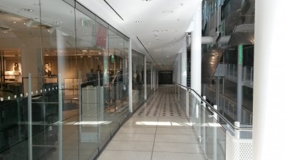 Zeilgalerie Innenansichten 2016
Keywords: Frankfurt Zeilgalerie Abriss Einkaufszentrum JÃ¼rgen Schneider Zeil Innenstadt Einkaufsmeile Konsum Verschwendung RÃ¼ckbau