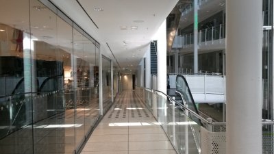 Zeilgalerie Innenansichten 2016
Keywords: Frankfurt Zeilgalerie Abriss Einkaufszentrum JÃ¼rgen Schneider Zeil Innenstadt Einkaufsmeile Konsum Verschwendung RÃ¼ckbau