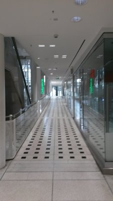 Zeilgalerie Innenansichten 2016
Keywords: Frankfurt Zeilgalerie Abriss Einkaufszentrum JÃ¼rgen Schneider Zeil Innenstadt Einkaufsmeile Konsum Verschwendung RÃ¼ckbau